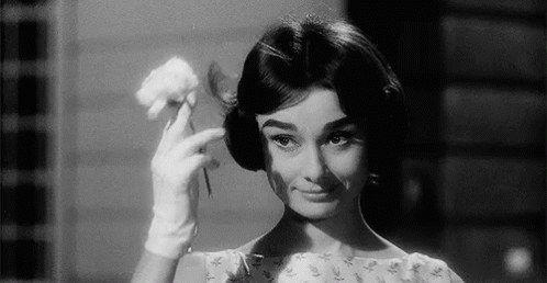 Audrey Hepburn Bye GIF - Audrey Hepburn Bye Sassy GIFs