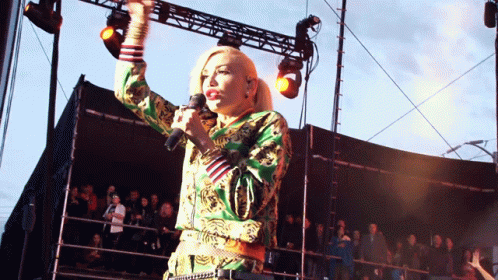 Right Here And Now Gwen Stefani GIF - Right Here And Now Gwen Stefani No Doubt GIFs