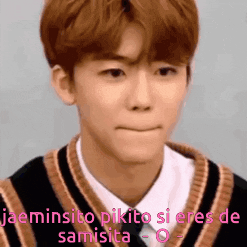 a close up of a person 's face with the words jaeminsito pikito si eres de samsita