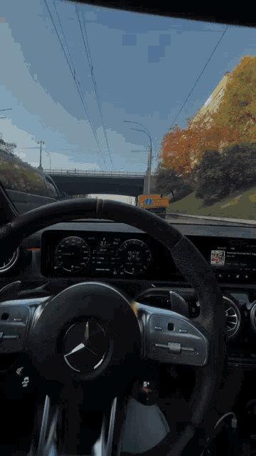 the steering wheel of a mercedes is shown in a video