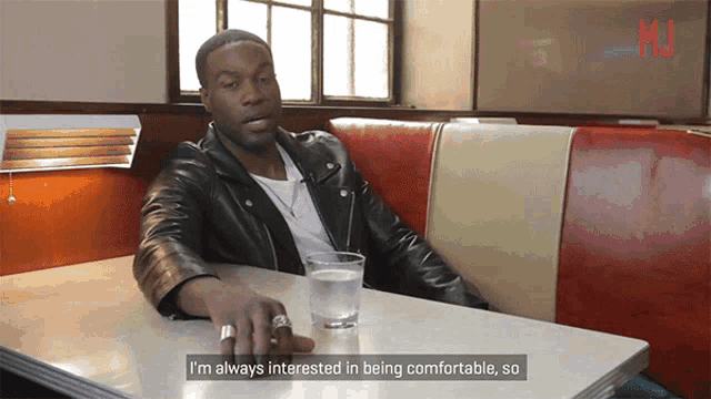 Im Always Interested In Being Comfortable Focus GIF - Im Always Interested In Being Comfortable Interested Comfortable GIFs