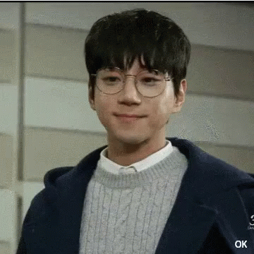 황치열 미소 안경 안경올리기 똑똑 스마트 GIF - Hwang Chiyeol Smile Glasses GIFs