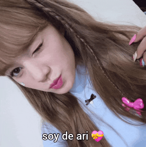 a close up of a woman 's face with the words soy de ari written on the bottom