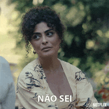 a woman with curly hair says " não sei " in a netflix advertisement