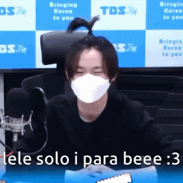 a man wearing a mask says tele solo i para beee