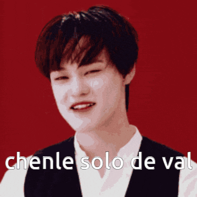 a close up of a person 's face with the words chenle solo de val on it