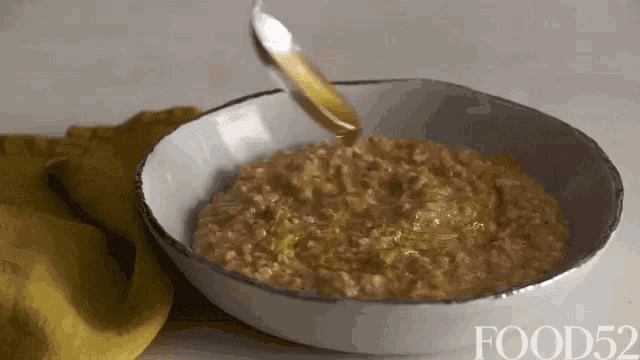 Drizzle Honey GIF - Drizzle Honey Overnight Oats GIFs