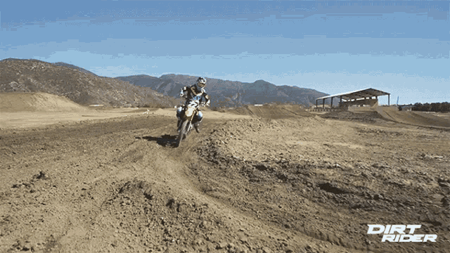 Dirt Ramp Dirt Rider GIF - Dirt Ramp Dirt Rider Turning GIFs