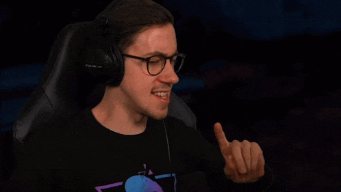 a man wearing glasses and headphones with the words heute läuft 's einfach behind him