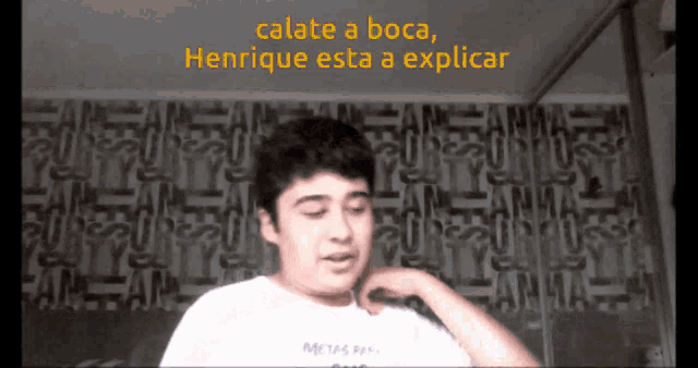 a man in a white shirt with the words calate a boca on the top