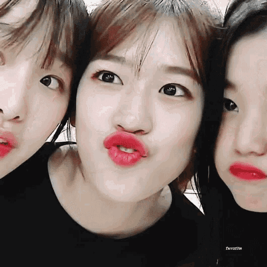 Ahn Yujin Kiss GIF - Ahn Yujin Kiss Produce48 GIFs