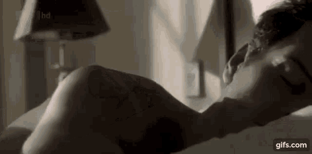 Andrew Scott The Town GIF - Andrew Scott The Town Bed GIFs