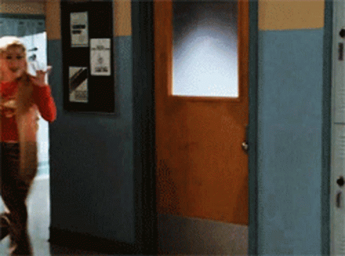 Mary Cherry Scared GIF - Mary Cherry Scared Run GIFs