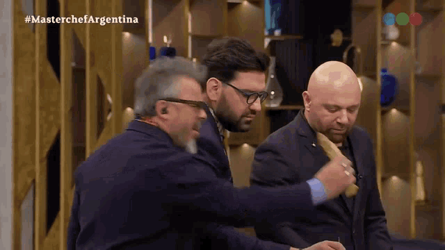 three men are on a television show called master chef argentina