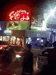 a neon sign that says señor rio