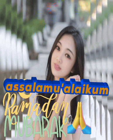 a picture of a woman with the words " assalamu'alaikum ramadan mubarak "
