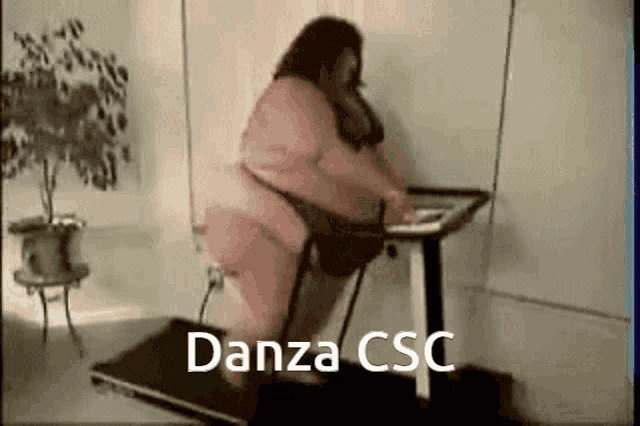 a very fat woman is running on a treadmill and the words danza csc are on the bottom