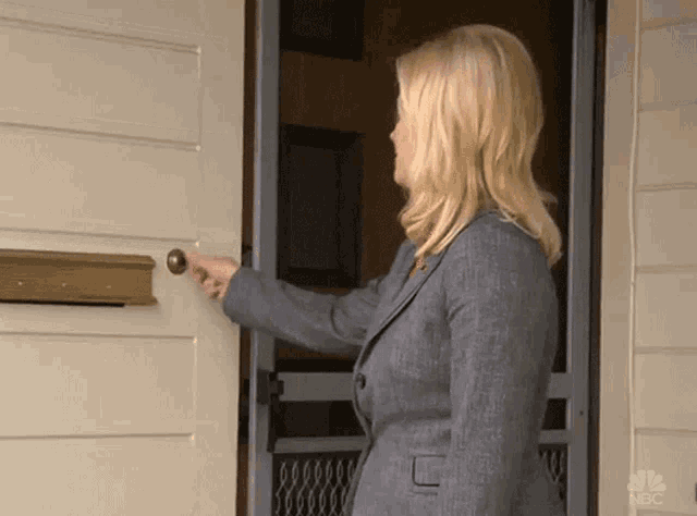 Door Bell Anybody Home GIF - Door Bell Anybody Home Are You There GIFs