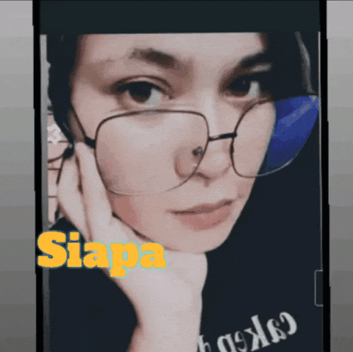 a picture of a woman wearing glasses with the word siapa on it