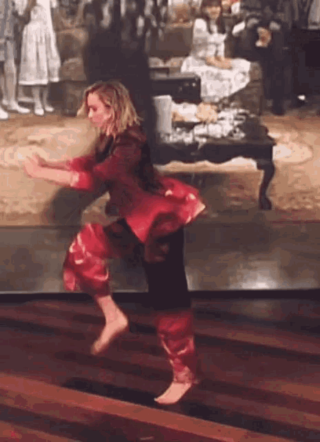 Brie Larson Dancing GIF - Brie Larson Dancing Weekend Vibe GIFs