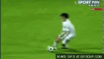 a soccer player with the number 22 on his shirt