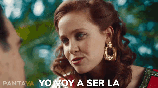 a woman in a red dress says yo voy a ser la in spanish