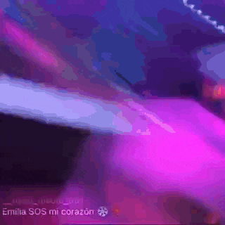 a purple and blue background with emilia sos mi corazon written on it