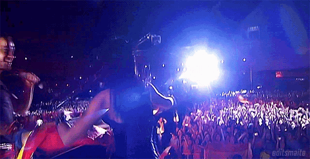 a crowd of people at a concert with the words editsmaite in the lower right corner