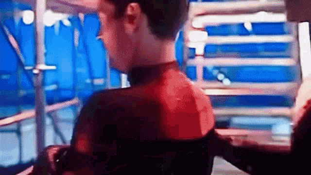 tobey-maguire-andrew-garfield.gif