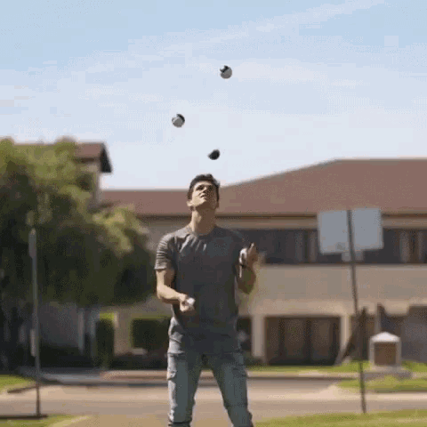 Ball Juggling Act GIF - Ball Juggling Juggling Act GIFs