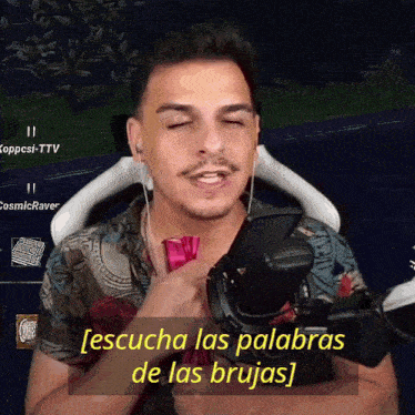 a man speaking into a microphone with the words escucha las palabras de las brujas written below him