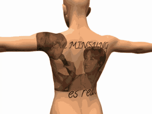 a man has a tattoo on his back that reads el min sung es real