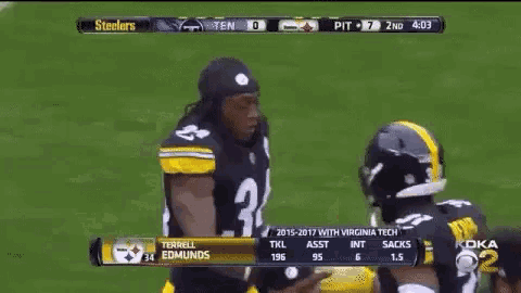 a football game between the steelers and the pittsburgh pirates