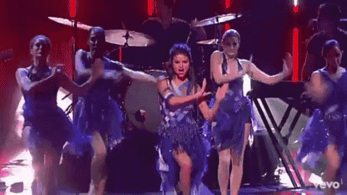 Selena Gomez Dancing GIF - Selena Gomez Dancing Singing GIFs