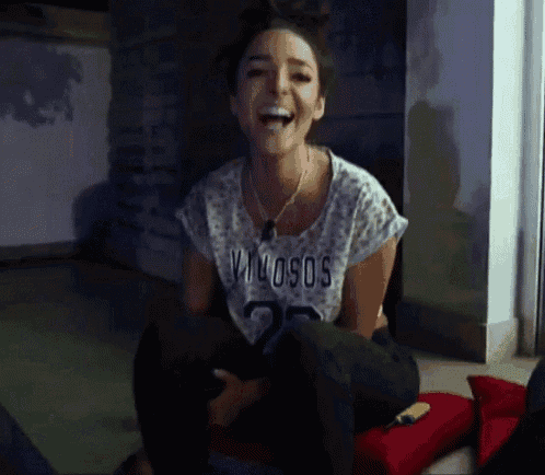 a woman wearing a shirt that says vilosos laughs