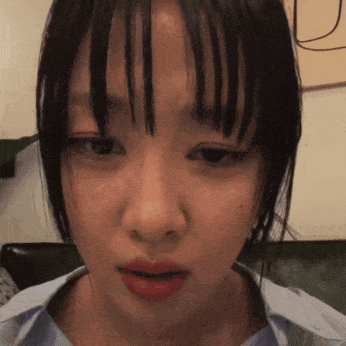 Yves Yves Confused GIF - Yves Yves Confused Loona GIFs