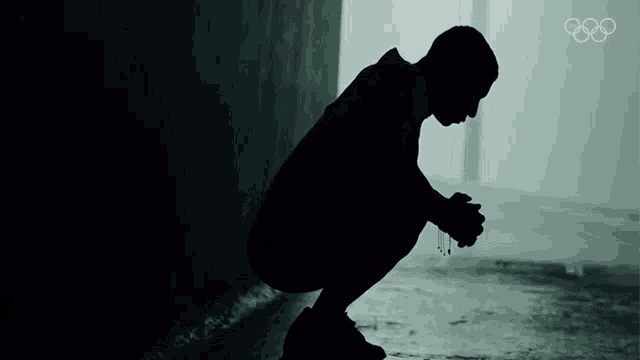Accroupis Oscar Figueroa GIF