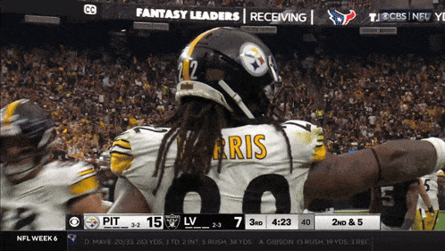 a football player with the name aris on his jersey