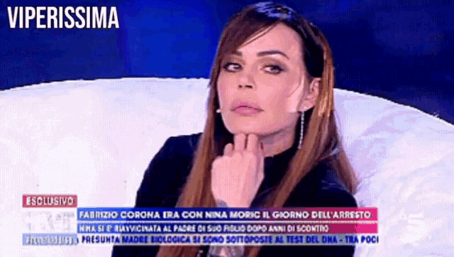 a woman sitting on a bed with the words viperissima on the screen