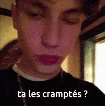 a close up of a man 's face with the words ta les cramptes written below it