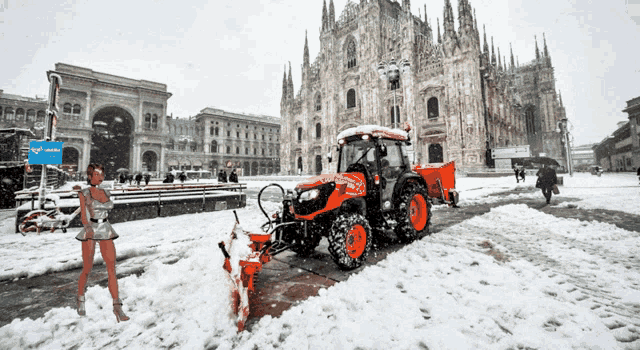 Camminata In Duomo Con La Neve GIF - Camminata In Duomo Con La Neve GIFs
