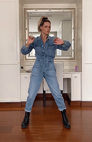 Michelle Hunziker Jeans GIF - Michelle Hunziker Jeans Boots GIFs