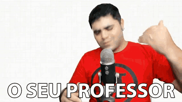 a man in a red shirt is singing into a microphone with the words " o seu professor " written below him