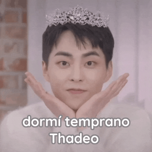 a young man wearing a tiara with the words dormi temprano thadeo written below him