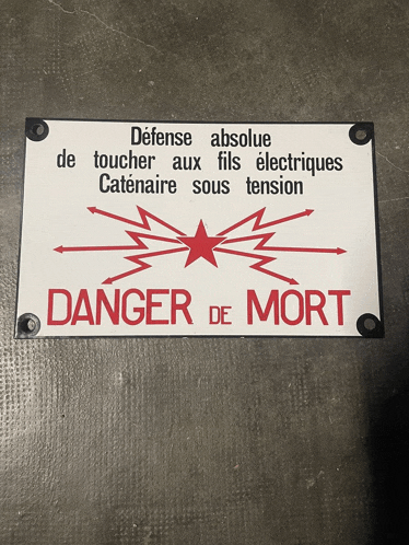 a sign that says danger de mort in red