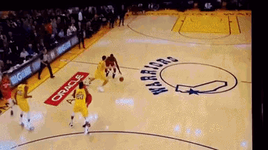 a warriors basketball game is being played on a court with an oracle ad