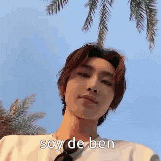 a close up of a man 's face with the words soy de ben on it .