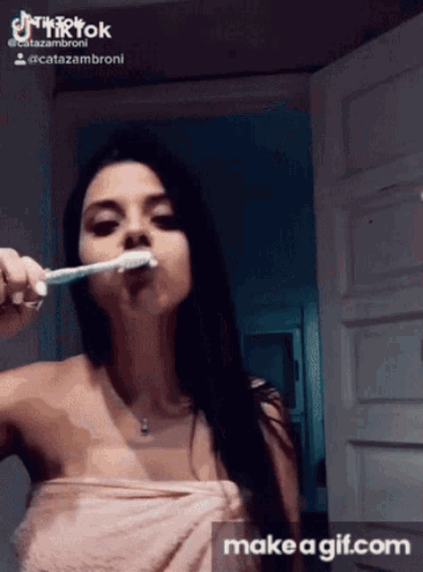 Couple Brushing Teeth GIF - Couple Brushing Teeth Kissing GIFs