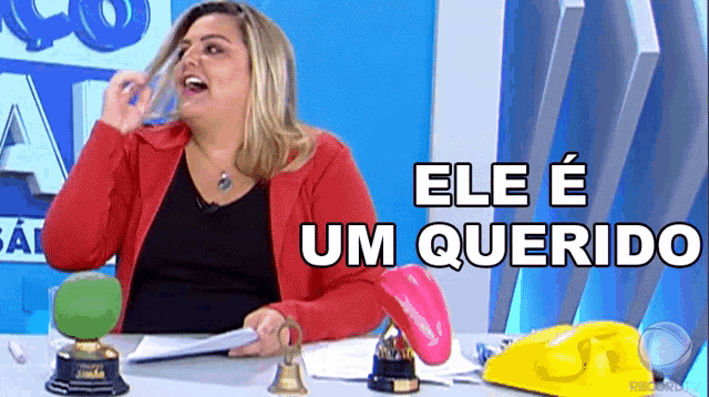 a woman sitting at a desk with the words ele e um querido written on the bottom