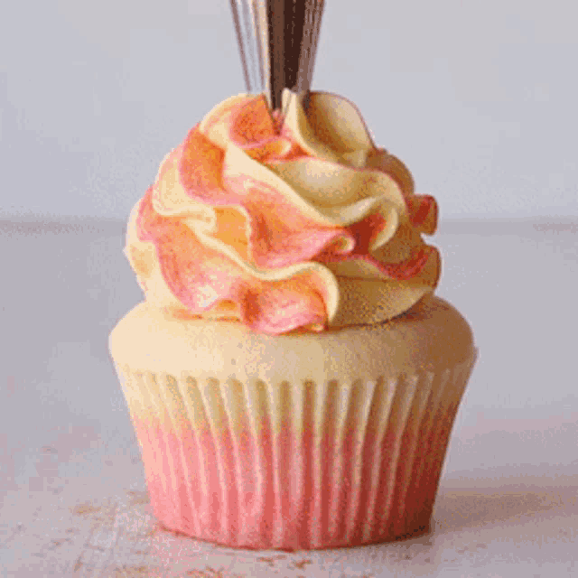 Cupcake Dessert GIF - Cupcake Dessert Pink Rose Cupcakes GIFs